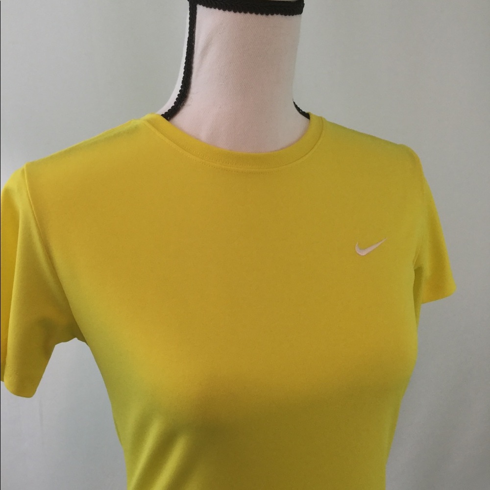 Nike Dri-Fit Tee Size Small Vibrant Neon Yellow - Picture 1 of 7